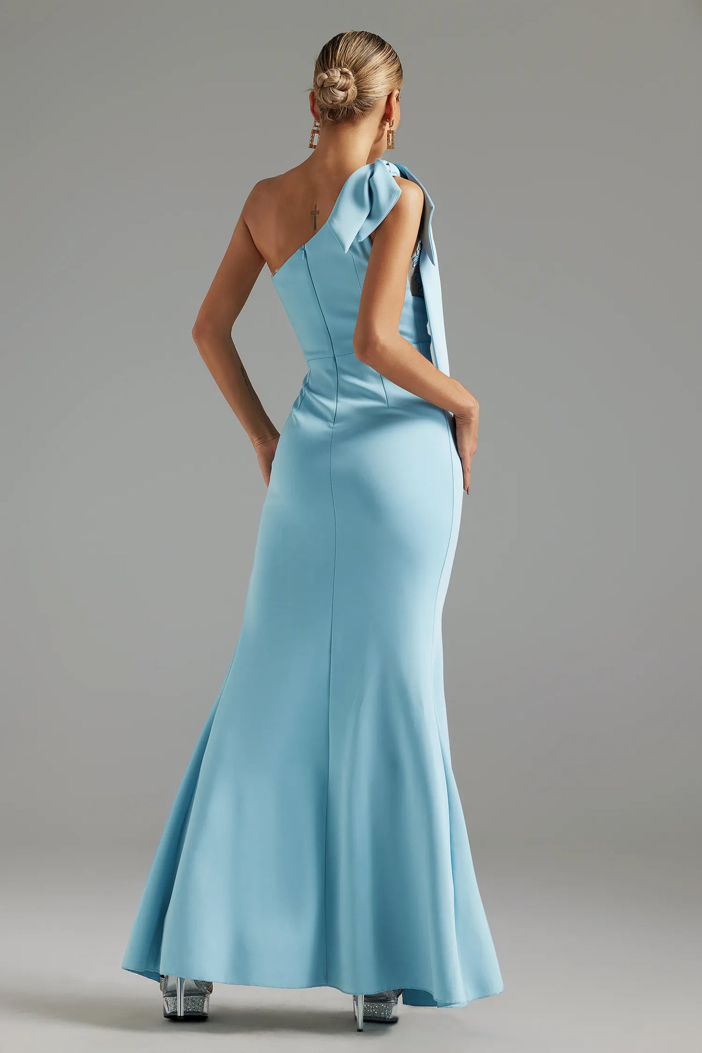 Tearnie One-Shoulder-Kleid mit hohem Schlitz