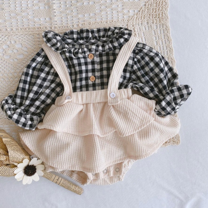 Vintage Style Baby Girl Ruffle Set